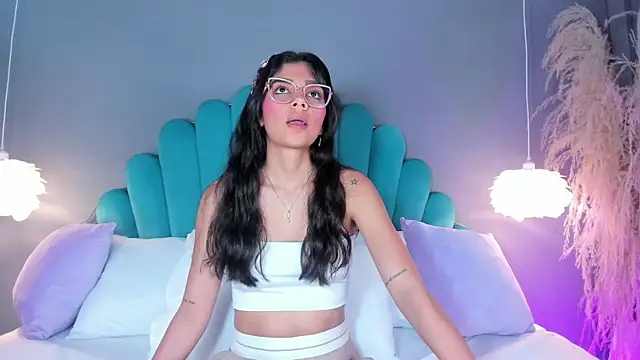 AlassiaHocthner online show from 10.15.25