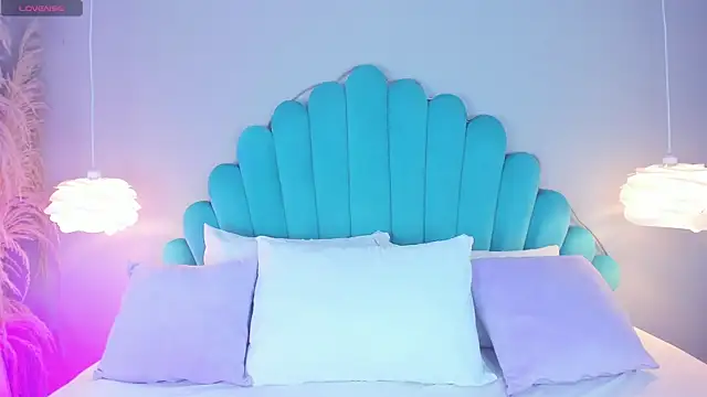 AlassiaHocthner online show from 11.04.25