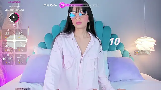 AlassiaHocthner online show from 11.24.25