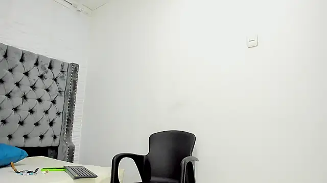 Snapshot of DOUGLAS_099 chatting on 10.01.25 DOUGLAS 099 online show from 10.01.25