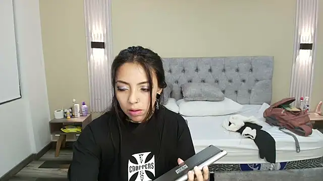 LiaMonroee  online show from 09.18.25