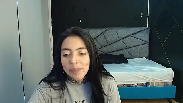 LiaMonroee  online show from 11.25.25