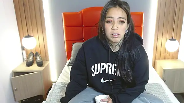 Snapshot of LiaMonroee_ chatting on 02.17.26 LiaMonroee online show from 02.17.26