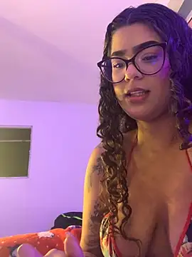 Snapshot of caritobeachdh chatting on 09.29.25 caritobeachdh online show from 09.29.25