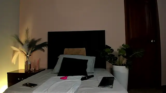 AmaraYasbel online show from 04.14.26