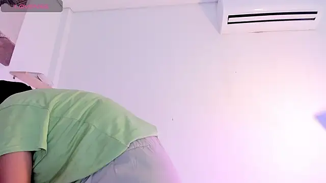 Snapshot of Gabrielaa_Miller_ chatting on 11.20.25 Gabrielaa Miller online show from 11.20.25