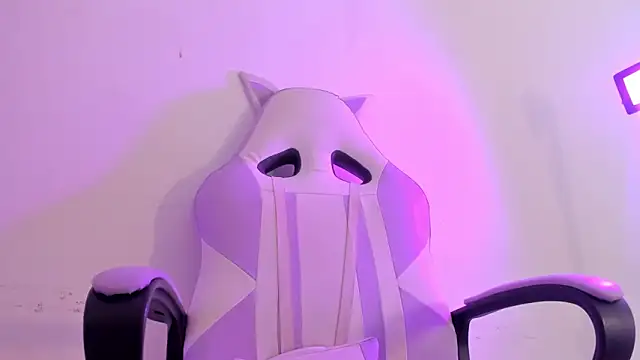 Snapshot of Gabrielaa_Miller_ chatting on 11.22.25 Gabrielaa Miller online show from 11.22.25