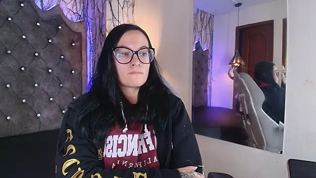 Snapshot of Zami_Escobar_of chatting on 11.17.25 Zami Escobar of online show from 11.17.25