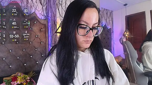 Snapshot of Zami_Escobar_of chatting on 11.28.25 Zami Escobar of online show from 11.28.25