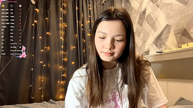 KiraVelvet online show from 12.05.25