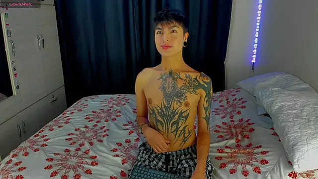 Snapshot of Dark_luckyyy chatting on 11.21.25 Dark luckyyy online show from 11.21.25