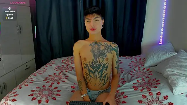 Snapshot of Dark_luckyyy chatting on 11.21.25 Dark luckyyy online show from 11.21.25