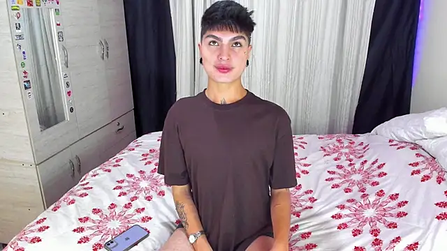 Snapshot of Dark_luckyyy chatting on 12.23.25 Dark luckyyy online show from 12.23.25