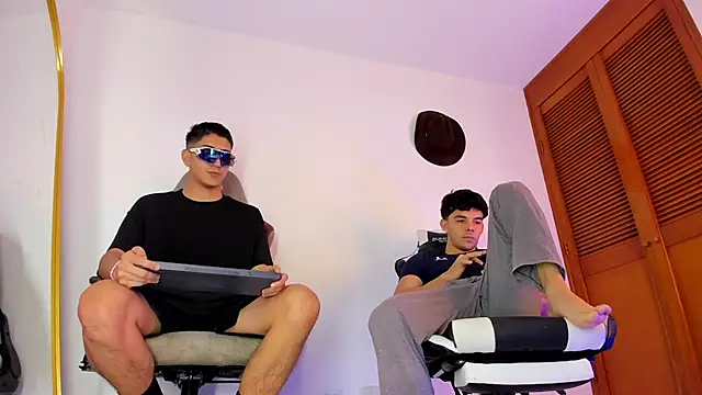 Snapshot of sotooliver3 chatting on 10.19.25 sotooliver3 online show from 10.19.25