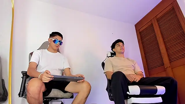 Snapshot of sotooliver3 chatting on 11.14.25 sotooliver3 online show from 11.14.25