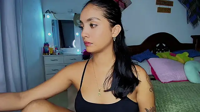 Snapshot of mia_yireth chatting on 10.17.25 mia yireth online show from 10.17.25