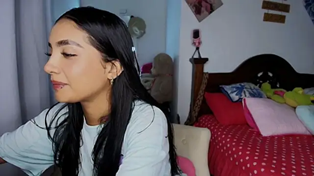 Snapshot of mia_yireth chatting on 10.25.25 mia yireth online show from 10.25.25