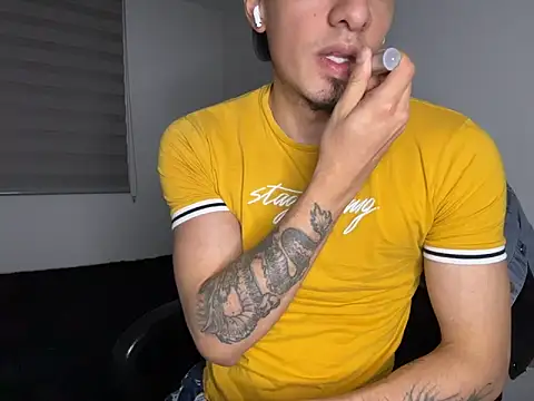 Snapshot of Juliopaspi chatting on 04.16.26 Juliopaspi online show from 04.16.26