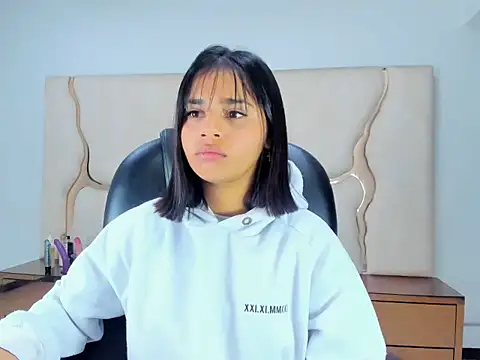 Snapshot of ScarletDoll chatting on 09.24.25 ScarletDoll online show from 09.24.25