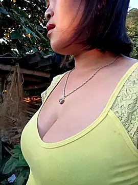 maycuc123 online show from 10.17.25