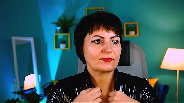 Snapshot of HelenBeler chatting on 11.17.25 HelenBeler online show from 11.17.25