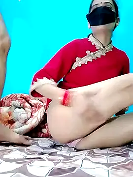 Snapshot of Pahadi_couple chatting on 11.05.25 Pahadi couple online show from 11.05.25