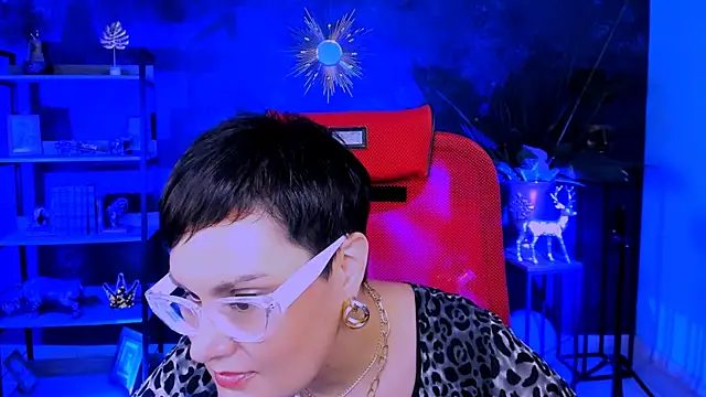 Snapshot of LauraDavidsons chatting on 11.28.25 LauraDavidsons online show from 11.28.25