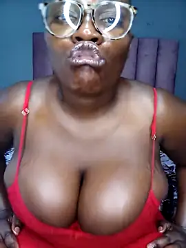 Snapshot of TheSpiceyQueen chatting on 11.22.25 TheSpiceyQueen online show from 11.22.25