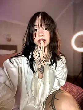 YourLittleDevil online show from 10.10.25