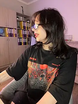 YourLittleDevil online show from 11.10.25