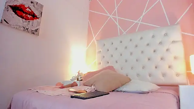 Snapshot of Viictoriia_Lopez chatting on 10.01.25 Viictoriia Lopez online show from 10.01.25