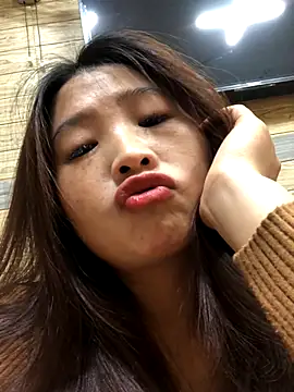 Snapshot of LiLy-0477 chatting on 10.08.25 LiLy-0477 online show from 10.08.25