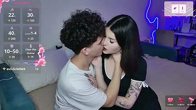 Snapshot of Alice18James chatting on 10.03.25 Alice18James online show from 10.03.25