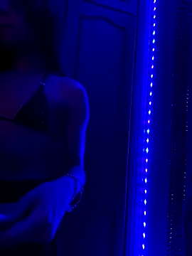 VeronicaSaenzx online show from 11.23.25