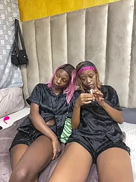 SexyPetitex25 online show from 03.29.26