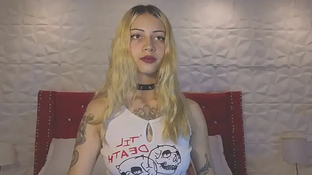 Snapshot of Lucy_n_pink chatting on 10.02.25 Lucy n pink online show from 10.02.25