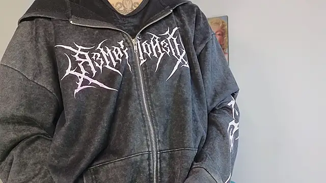 Snapshot of Lucy_n_pink chatting on 11.26.25 Lucy n pink online show from 11.26.25