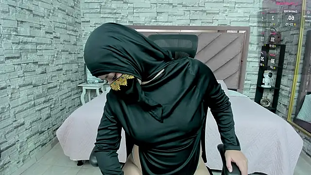 Snapshot of Amal_Bakir chatting on 10.11.25 Amal Bakir online show from 10.11.25