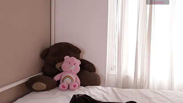 Snapshot of lynx_sun chatting on 09.11.25 lynx sun online show from 09.11.25