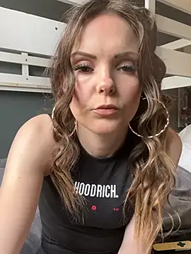 Snapshot of SexyLoLoUK chatting on 05.18.26 SexyLoLoUK online show from 05.18.26