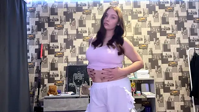 Snapshot of SwiiSweet chatting on 09.27.25 SwiiSweet online show from 09.27.25