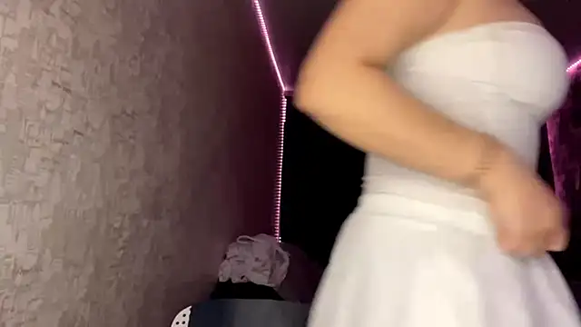 Snapshot of SwiiSweet chatting on 10.24.25 SwiiSweet online show from 10.24.25