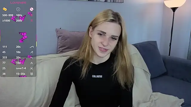 Snapshot of HelenMartines chatting on 09.21.25 HelenMartines online show from 09.21.25