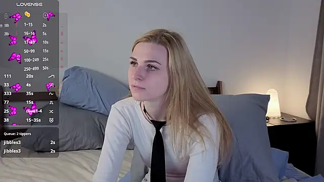 Snapshot of HelenMartines chatting on 10.10.25 HelenMartines online show from 10.10.25