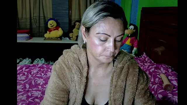 Snapshot of _Charlize_theron_ chatting on 04.21.26 Charlize theron online show from 04.21.26