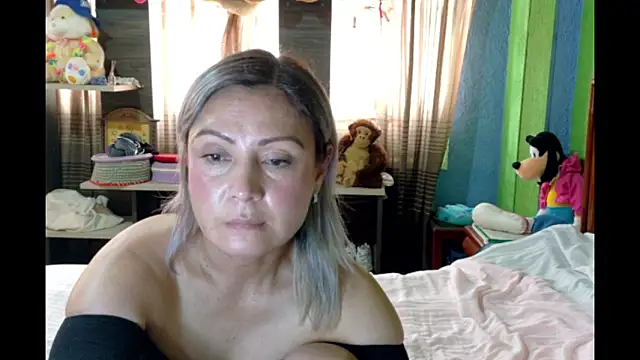 Snapshot of _Charlize_theron_ chatting on 05.08.26 Charlize theron online show from 05.08.26