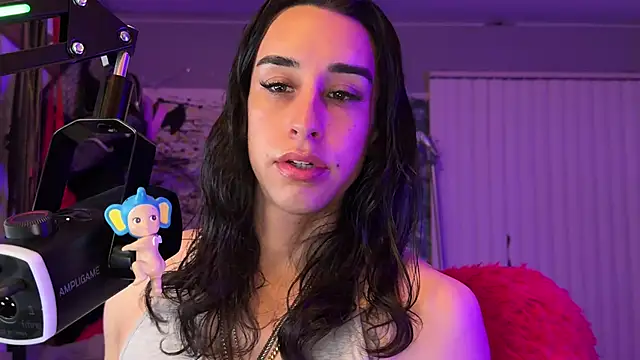 Snapshot of xoFrankie chatting on 05.19.26 xoFrankie online show from 05.19.26