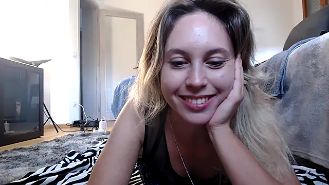 Snapshot of L_Sofia chatting on 10.21.25 L Sofia online show from 10.21.25