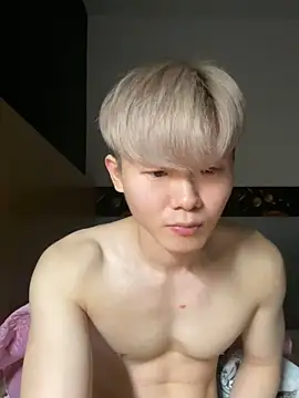 Snapshot of zachlee_69 chatting on 10.18.25 zachlee 69 online show from 10.18.25