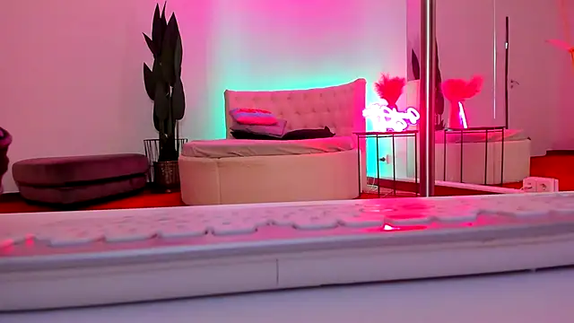 Snapshot of JessicaSky_ chatting on 11.13.25 JessicaSky online show from 11.13.25